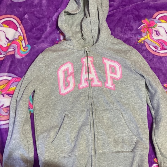 Gap Jacket sleeves cuff are a little dirt. Could probably soak and get it clean - Picture 3 of 5